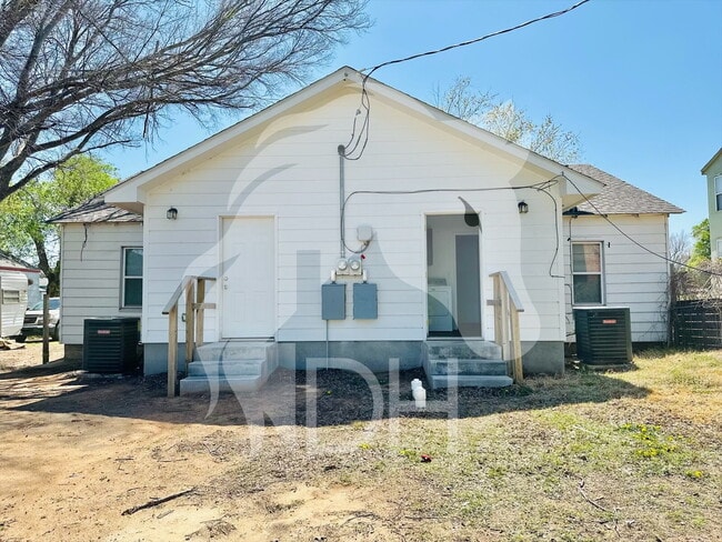 Building Photo - 1516 Texas Ave