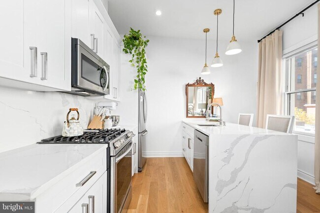 Building Photo - 317 3rd St SE