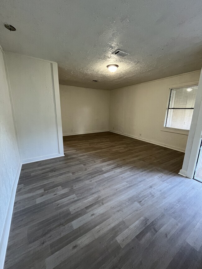 Building Photo - 2016 4th St