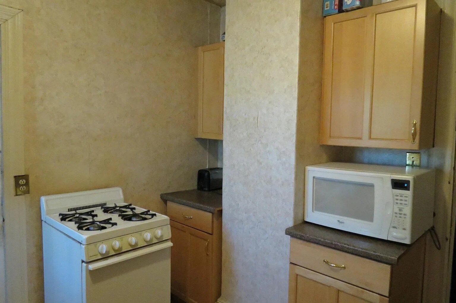 Building Photo - 715 W Colorado Ave