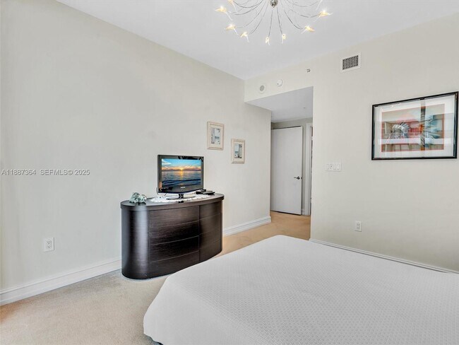 Building Photo - 3535 S Ocean Dr