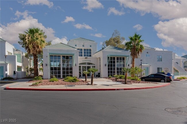 Building Photo - 7100 W Pirates Cove Rd