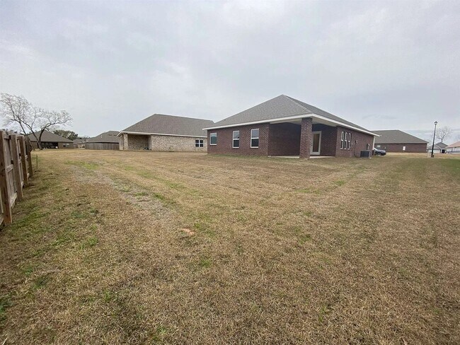 Building Photo - 1348 Rosefield Dr W