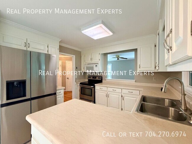 Building Photo - 9315 Pebble Creek Way