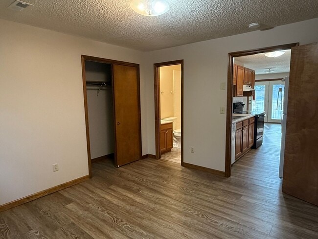 Building Photo - 404 W Jackson Blvd