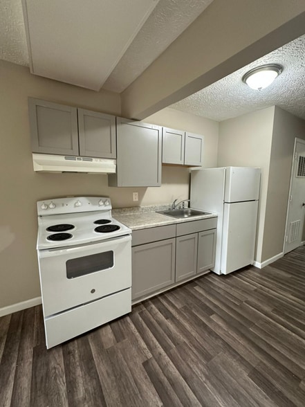 Building Photo - 766 Anderson Ave