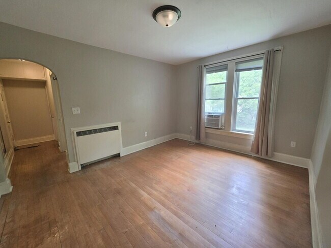 Building Photo - Bright 1 Bedroom Upper Unit Near UWEC, Water Street & Mayo Clinic – Available August 1st