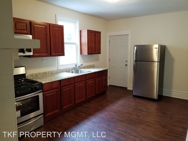 Building Photo - 816 S 14th St