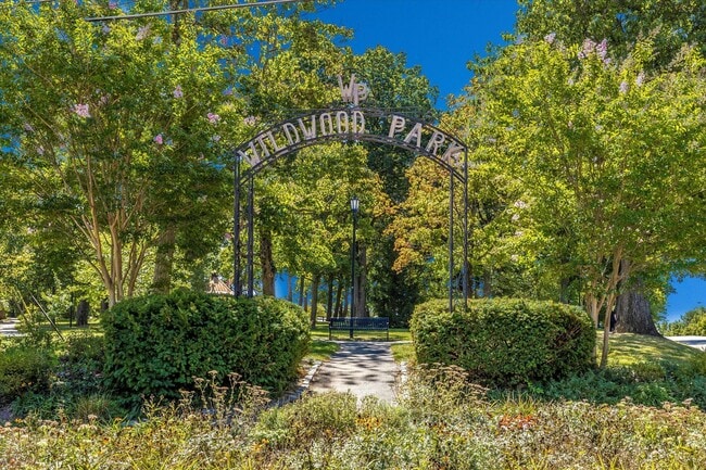 Building Photo - Wildwood Park Rental