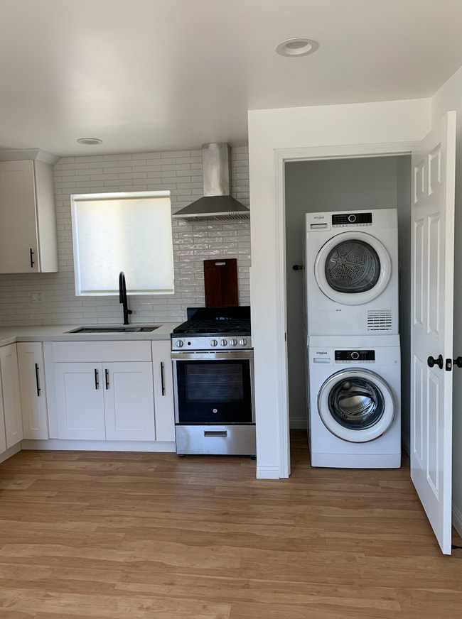 Building Photo - 2229 S Longwood Ave