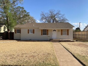 Building Photo - Recently Renovated Home Near Texas Tech Un...