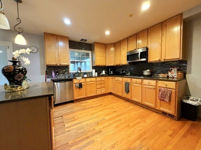 Building Photo - 6582 Tealwood Rd