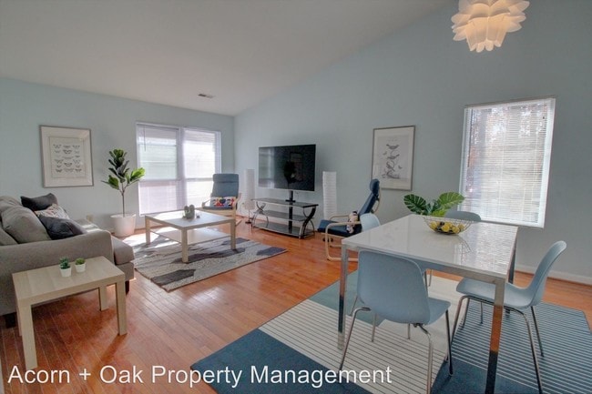 Primary Photo - 201 Howell St
