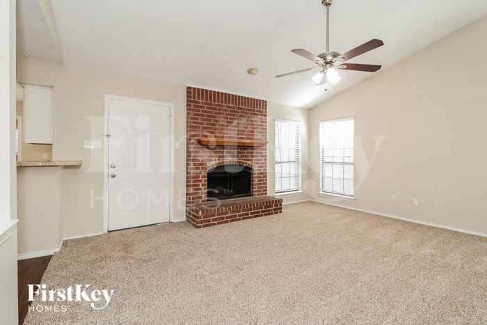Building Photo - 3008 Clovermeadow Dr