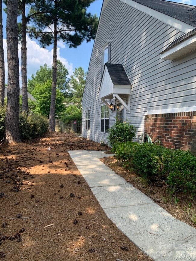Building Photo - 9731 Elizabeth Townes Ln