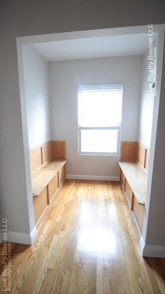 Building Photo - 1433 Cambridge St