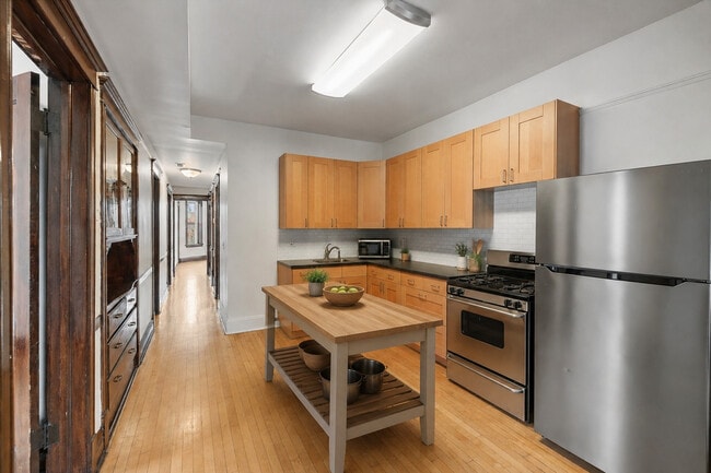 Building Photo - 3213 S Lituanica Ave