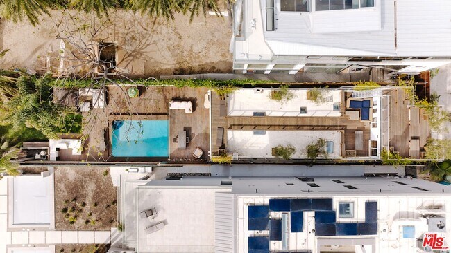 Building Photo - 936 Palisades Beach Rd