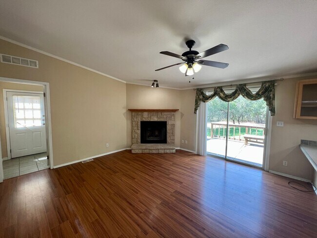 Building Photo - Spacious 4BD/3BA Home in Adkins with Chef's Kitchen & Dual Walk-In Closets!