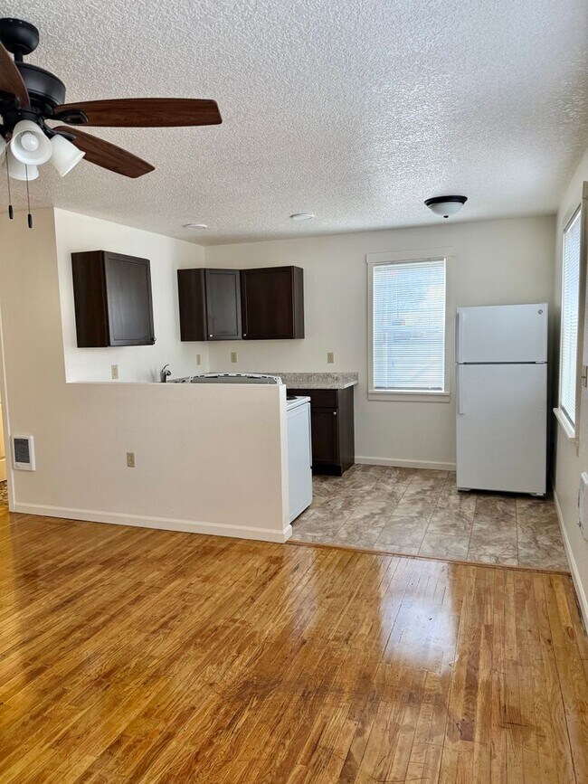 Building Photo - 1 Bedroom Sellwood