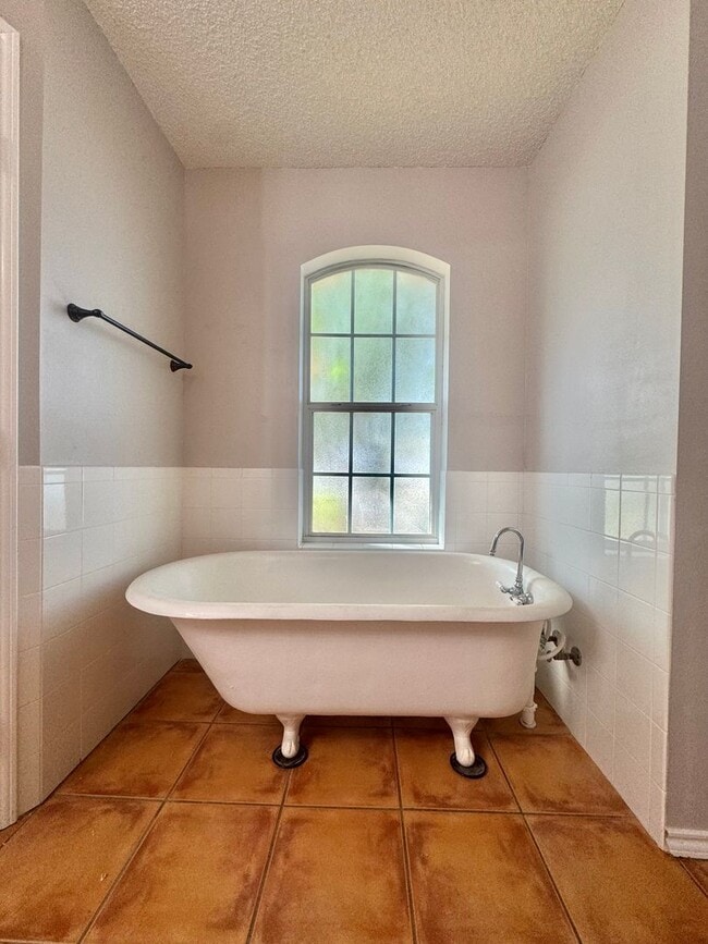 Building Photo - COMING MARCH 2026!! Beautiful 3-Bedroom Home Near Goodfellow AFB!