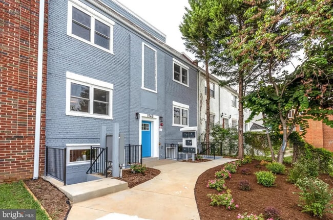 Building Photo - 1948 3rd St NE