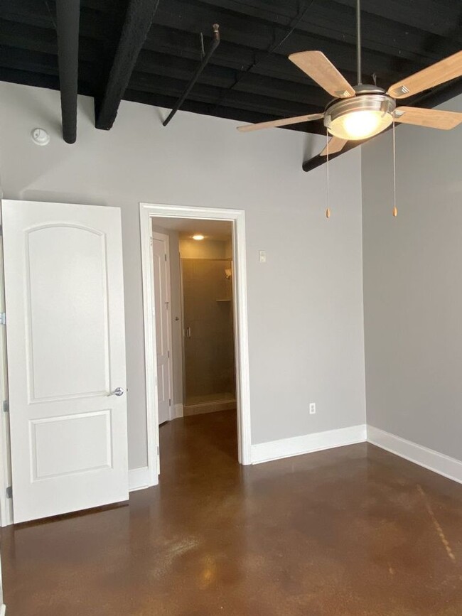 Building Photo - Great 2 Bed, 2 Bath Condo in NODA