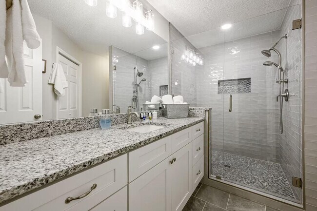 Building Photo - 10 Jill Ln