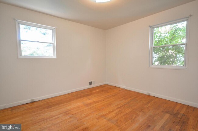 Building Photo - 1111 Gilbert Rd