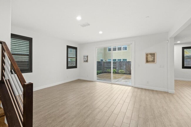 Building Photo - 4 Bedroom Upscale Rocklin Home Available NOW