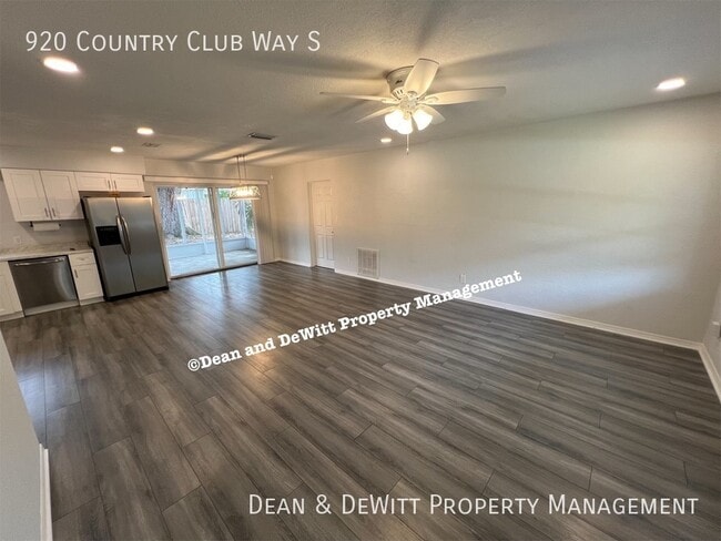 Building Photo - 920 Country Club Way S