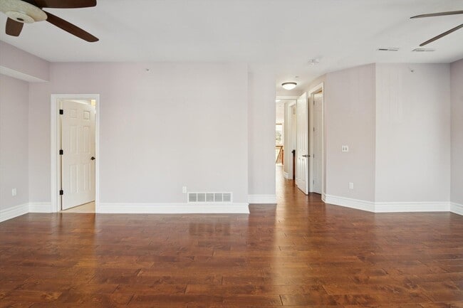 Building Photo - 934 W Huron St