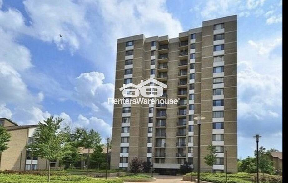 Building Photo - 118 Monroe St