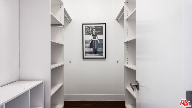 Building Photo - 8755 Shoreham Dr