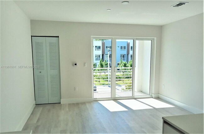 Building Photo - 2555 NE 193rd St