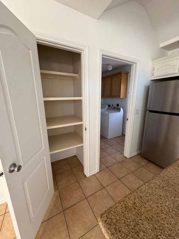 Building Photo - 900 S Palm Dr