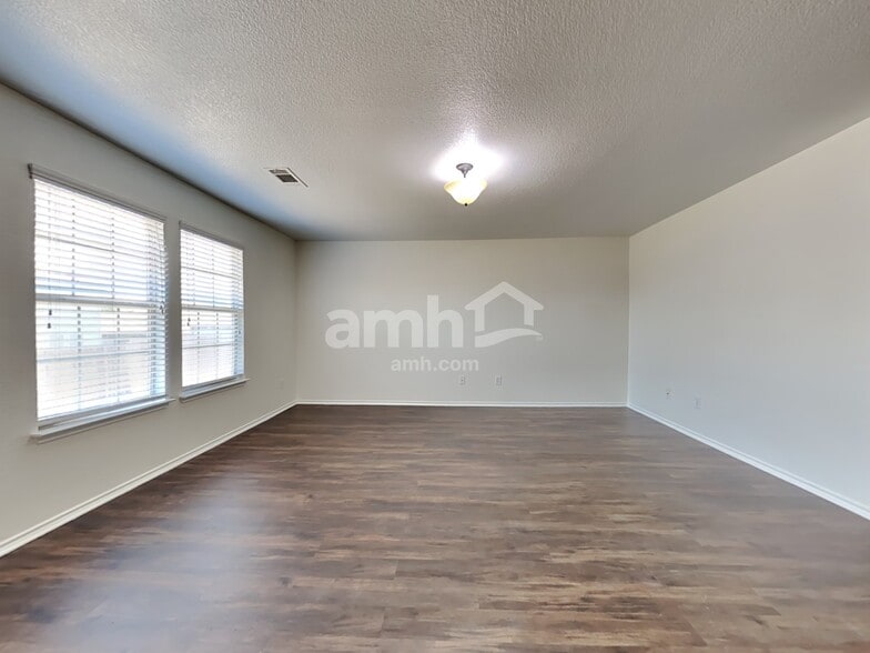 Building Photo - 14117 Cochise Dr