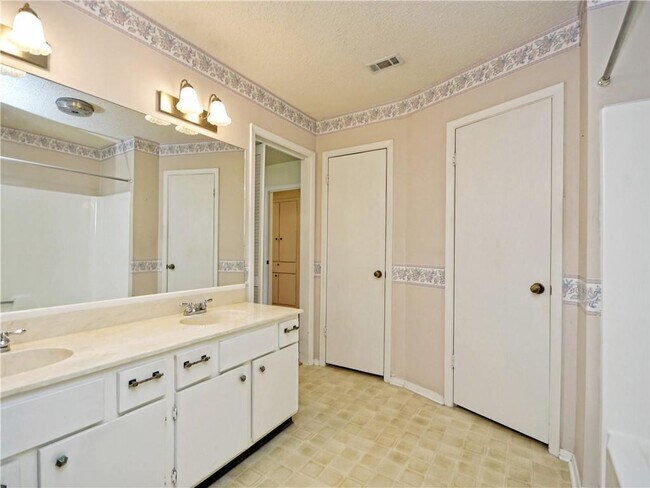 Building Photo - 11502 Toledo Dr