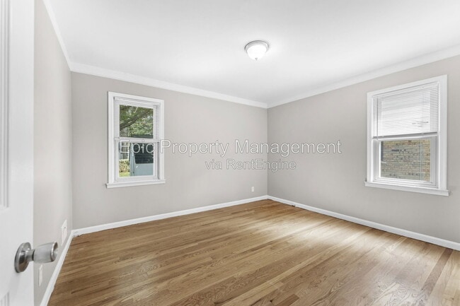 Building Photo - 812 Riverbank St