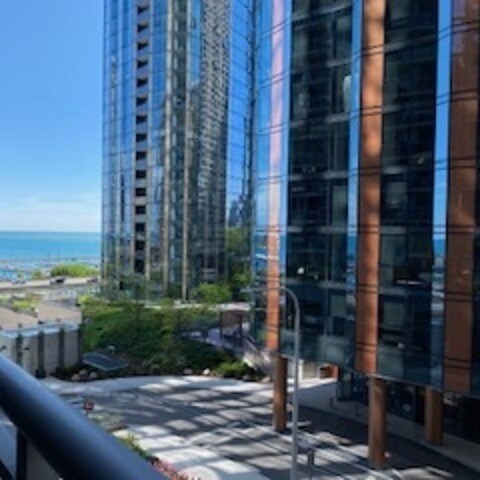 Building Photo - 450 E Waterside Dr
