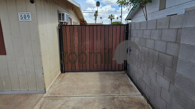 Building Photo - Wonderful home, convenient location