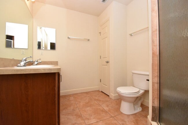 Building Photo - 2933 SW 35th Pl