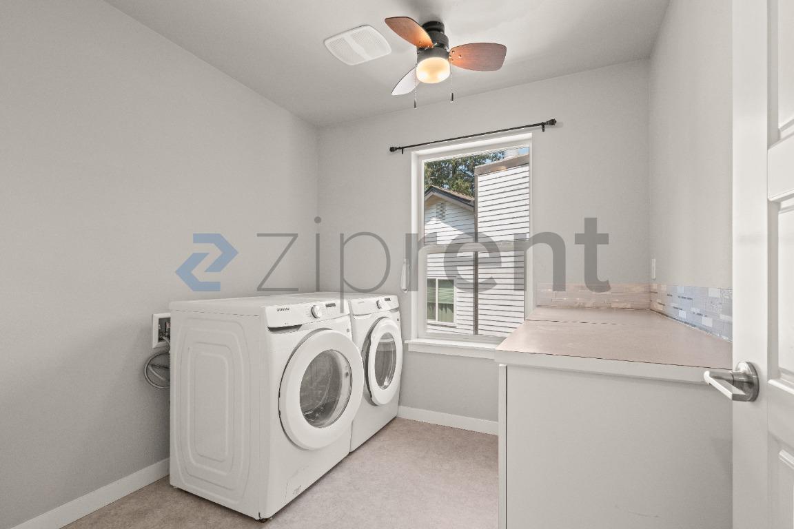 Building Photo - Unit