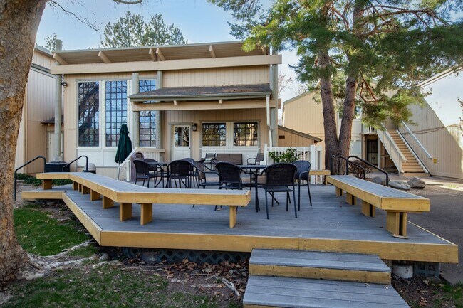 Building Photo - 2bed, 2bath condo with W/D, Balsony and river access