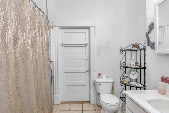 Building Photo - 119 W 21st St