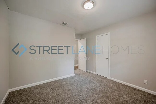 Building Photo - 1017 Piedmont Dr