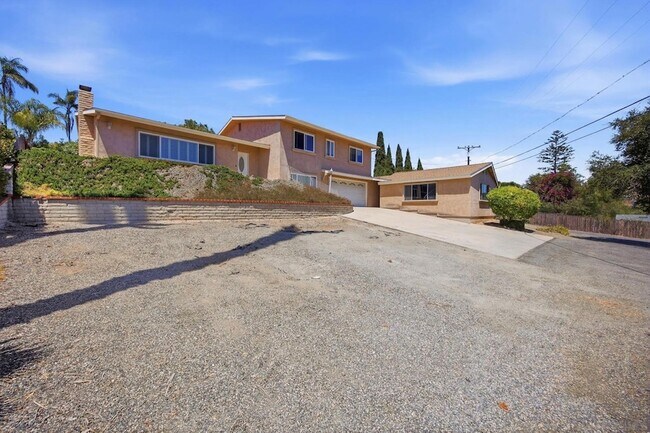 Building Photo - 352 Beaumont Dr