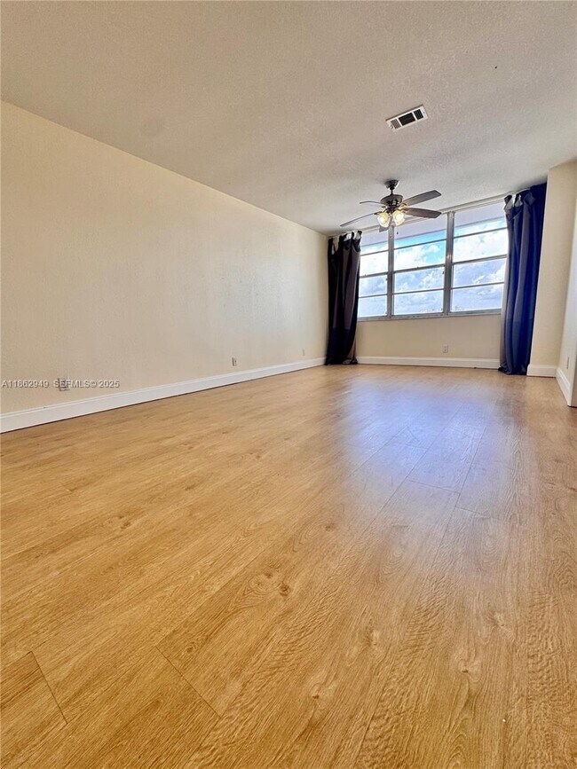 Building Photo - 137 Golden Isles Dr