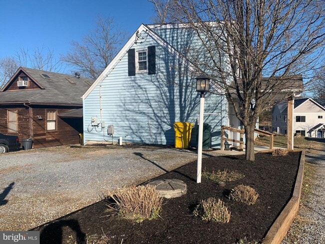 Building Photo - 781 Powhatan Beach Rd