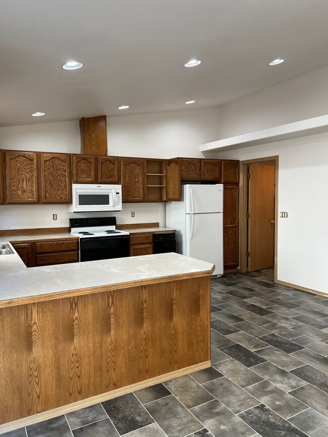 Building Photo - Nice Duplex in SW Redmond